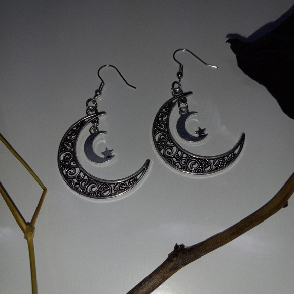 Crecent moon drop Dangle earings - Picture 12 of 12